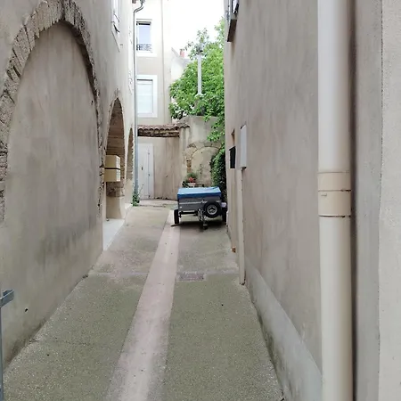 Maison De Village Sarrians Exterior photo